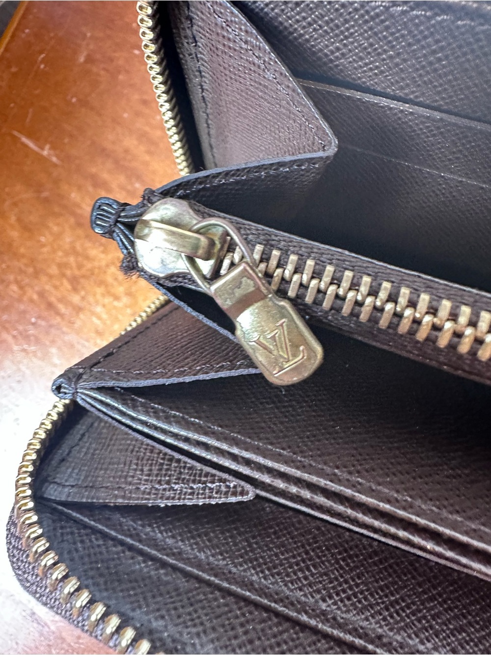 Louis Vuitton Damier Zippy Wallet
Round Zipper Long Wallet - Picture 6 of 6